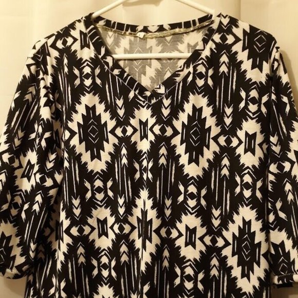 Aztec Southwestern V-neck T-shirt Top Blouse L Black White Short sleeve Western - Picture 6 of 10
